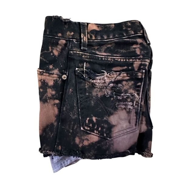 Levi’s ~ Black 550 Tie Dye shorts~ hardware detail on back pocket ~ size 12slim - Picture 4 of 12